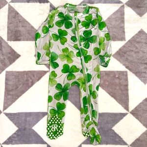 VGUC Bums & Roses 6-9M Bamboo Footie - Clovers